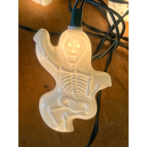 Halloween Ghost Skeleton Blow Mold Lights Strand 10 Feet Vintage Works(5530) - Picture 2 of 5